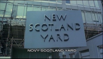Scotland Yard, v tomto případě sídlo hňupů